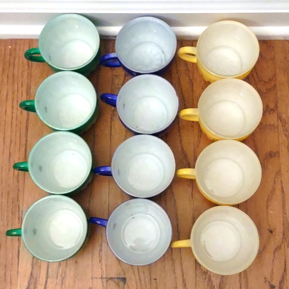 Set of 12 Vintage Jeannette Slick and Sassy Green, Yellow and Blue Cups - Picture 5 of 9